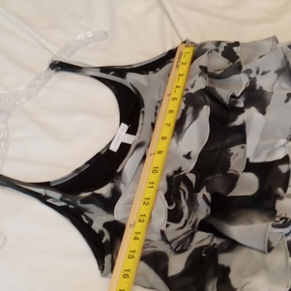 New York Company Women's Ruffle Small Sleeveless blouse. Atleisure, Layering . - Picture 6 of 8